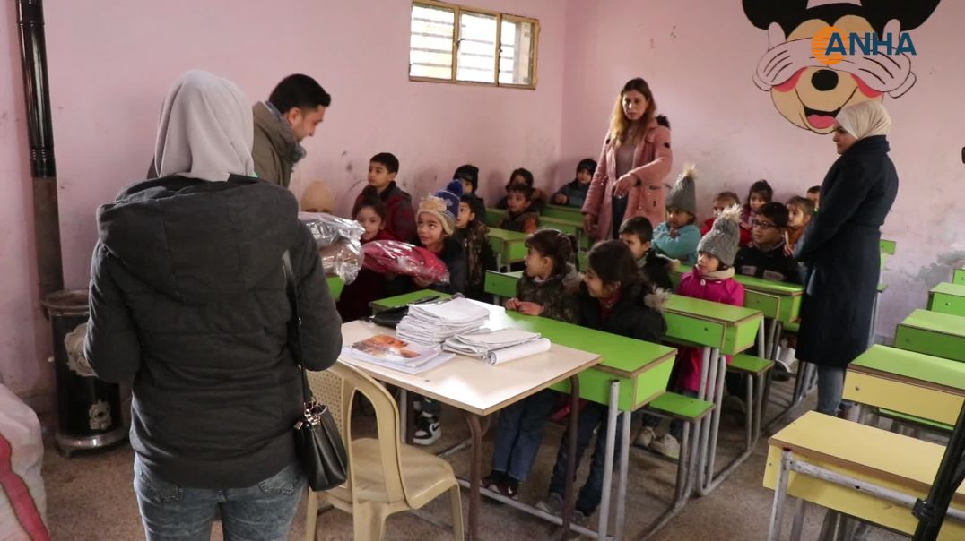 توزيع كسوة شتوية في مدارس الإدارة الذاتية بحلب