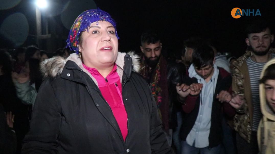 المحتفلين في ليلة عيد نوروز: احتفالاتنا القادمة ستكون برفقة قائدنا
