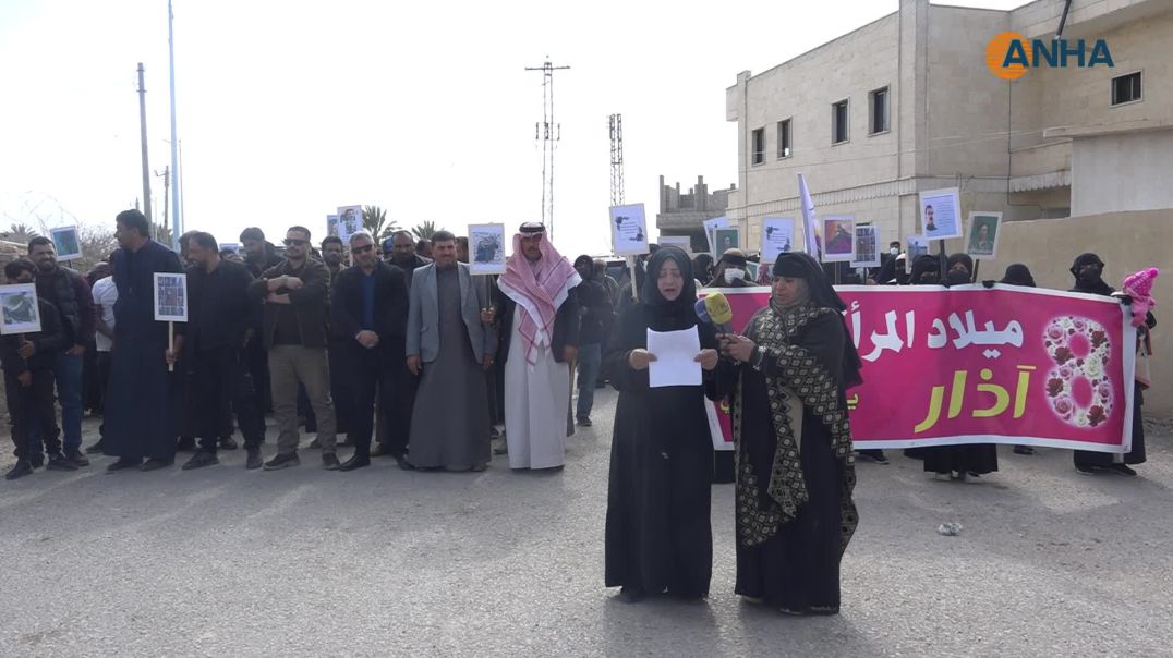 ⁣مئات النساء في مقاطعتي الطبقة ودير الزور يخرجن في مسيرات بمناسبة 8 آذار