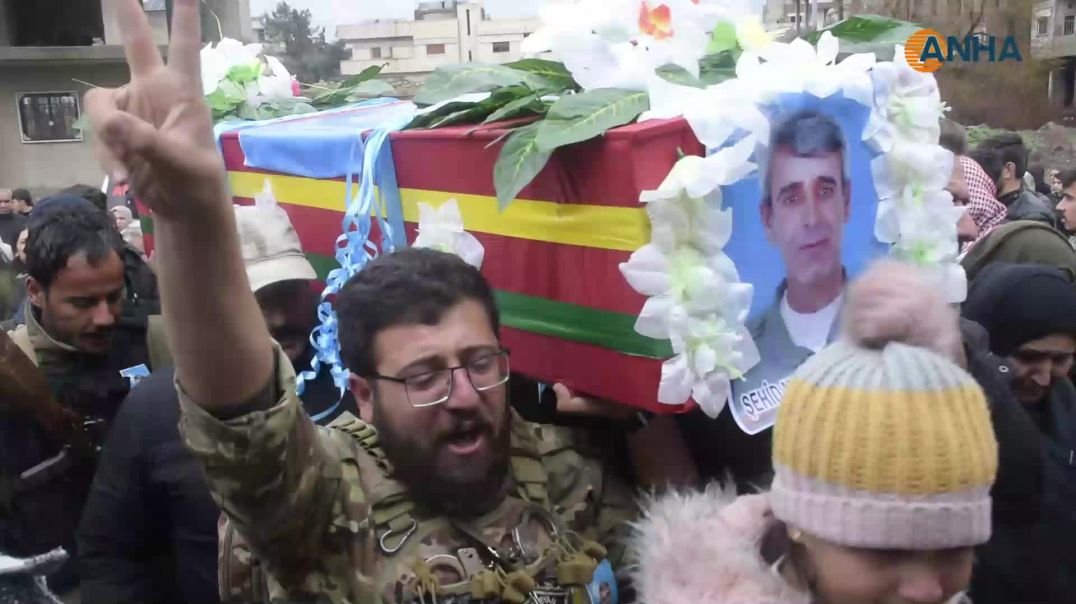 جثمان عضو قوى الأمن الداخلي محمد العلي يوارى الثرى في مزار الشهيد خبات