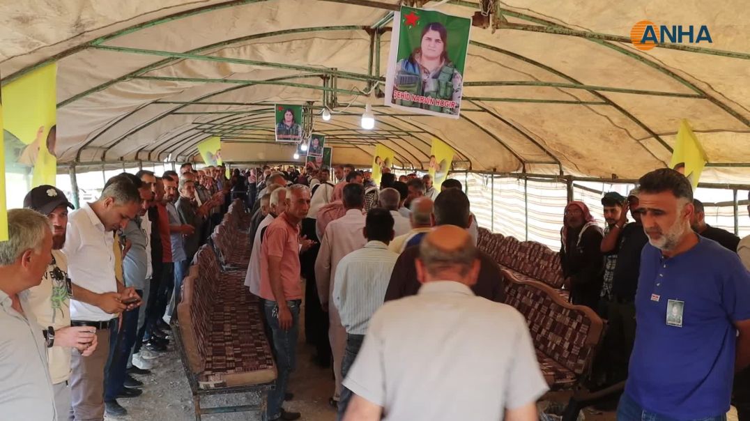 تقديم واجب العزاء لذوي مقاتلة YPJ نارفين هوكر