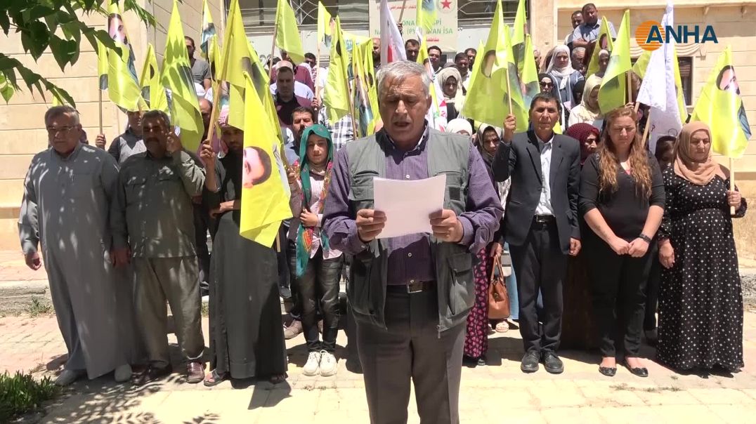 أهالي عين عيسى يؤكدون على رفع وتيرة النضال حتى تحقيق حرية القائد الجسدية