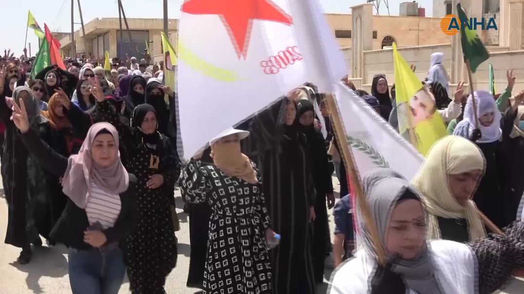 أهالي عين عيسى يتظاهرون تنديداً بالأحكام الجائرة بحق معتقلي" قضية كوباني"
