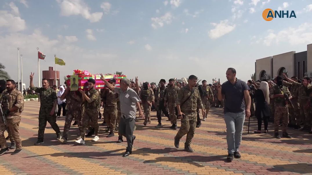 ⁣تشييع جثمان مقاتل قوات سوريا الديمقراطية وسام محمود