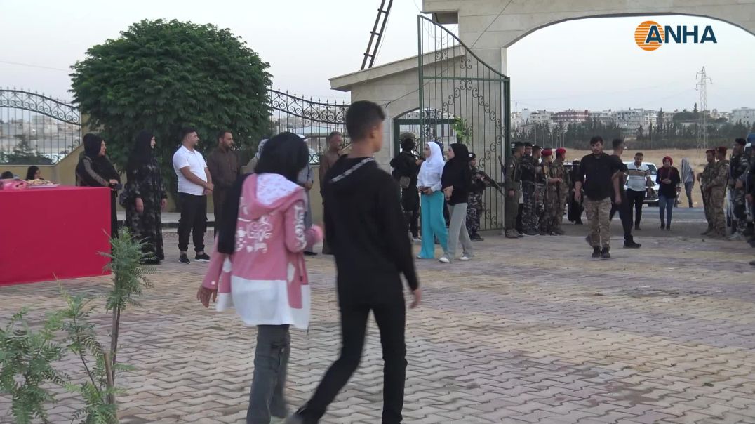 أهالي شمال وشرق سوريا يستقبلون العيد بزيارة الشهداء-منبج
