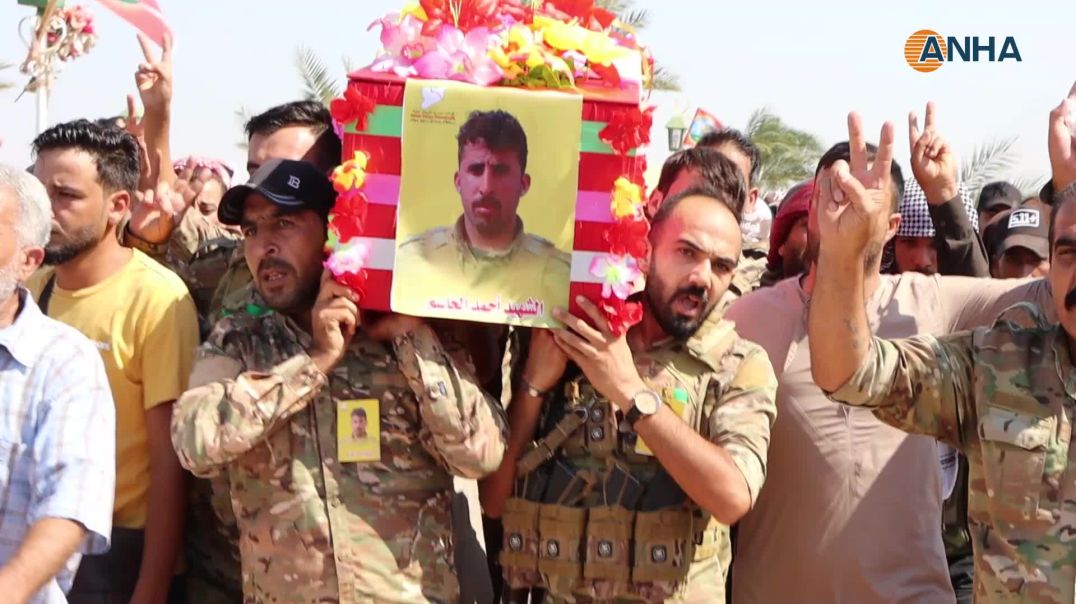 ⁣جثمان المقاتل في قوات سوريا الديمقراطية أحمد الجاسم وري الثرى في الطبقة
