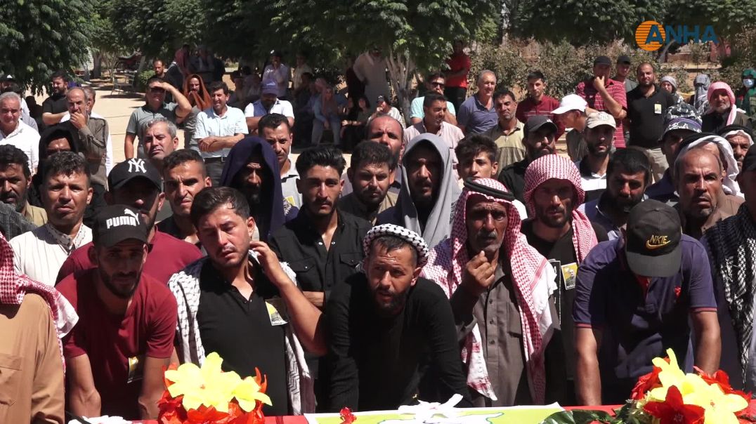 ⁣جثمان مقاتل قسد خالد الحسين يوارى الثرى