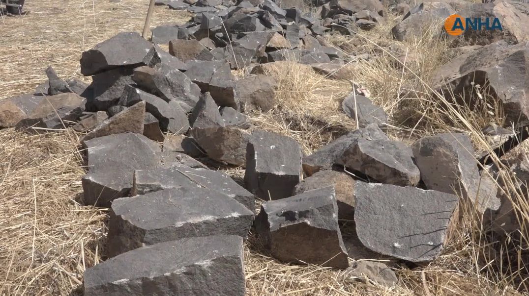⁣صاحب مطرقة تقطيع الحجارة