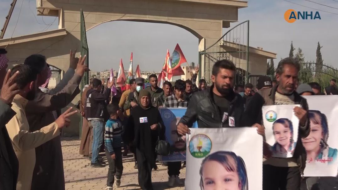 ⁣مراسم في مزار شهداء منبج للشهيدة الطفلة فرح وعضو في قوى الأمن الداخلي