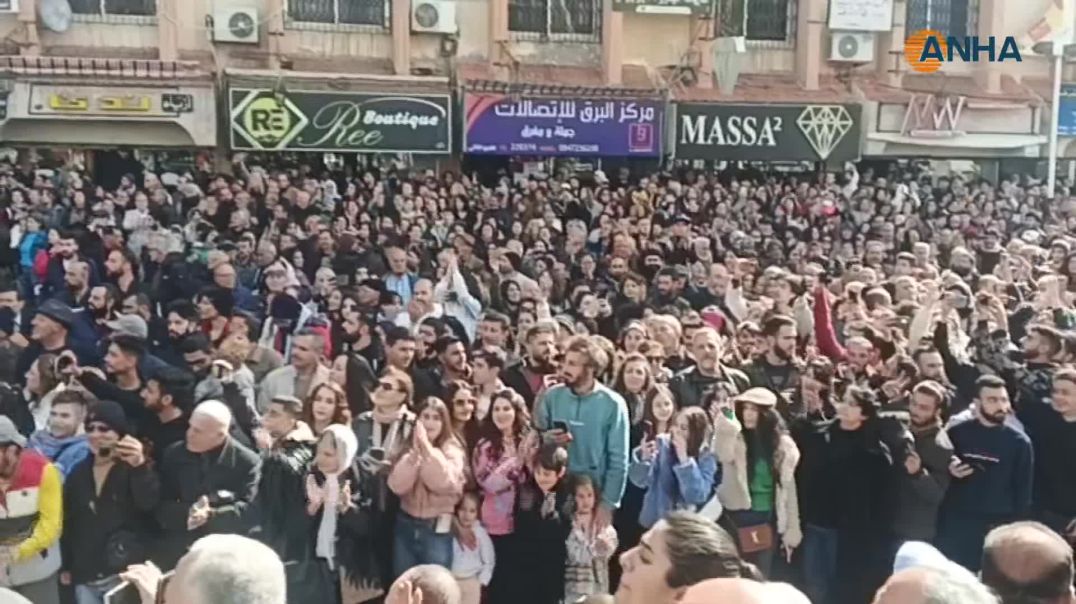 مهرجان احتفالي في السويداء مع عودة الفنان السوري الثوري سميح شقير