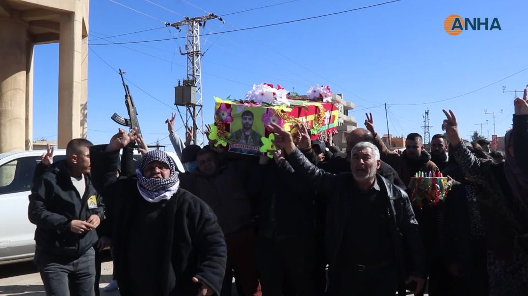 ⁣Fermandarê QSD’ê şehîd Rêzan Orkêş bi girseyî hat oxirkirin