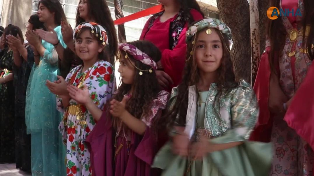 طلبة عامودا ينهون عامهم الدراسي بمعرض فني