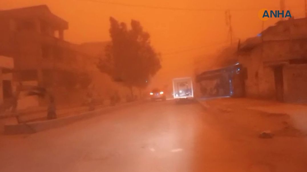 عاصفة غبارية تضرب مدينة الحسكة وتُعطّل الحركة