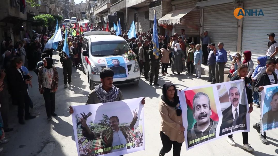 ⁣أهالي حلب يشيعون جثمان عضو قوى الأمن الداخلي رزكار زاغروس