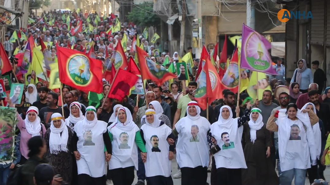 ⁣أهالي حلب يتظاهرون مطالبة بالحرية الجسدية للقائد عبد الله أوجلان