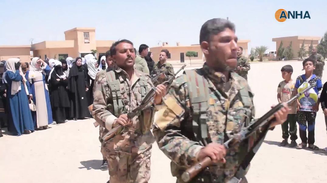 أهالي الشدادي يشيّعون جثماني شهيدين من قسد في مزار الشهداء