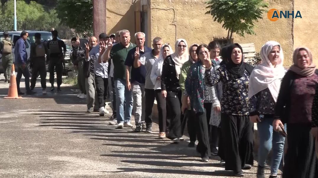 ⁣تقديم واجب العزاء لذوي شهيدين في الطبقة