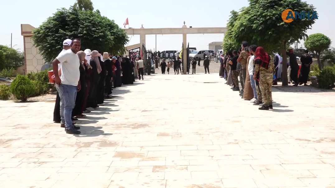 ⁣تشييع جثمان مقاتل قسد حسين الشيخ في الرقة