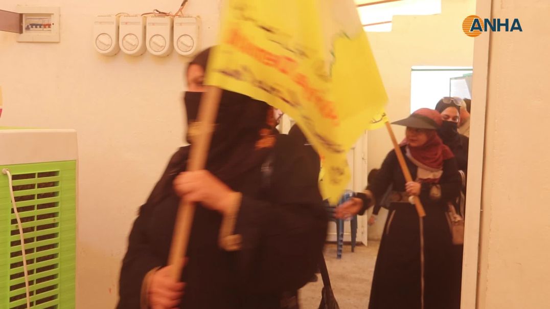 تقديم واجب العزاء لذوي مقاتل من قسد يحيى الطحش في الرقة