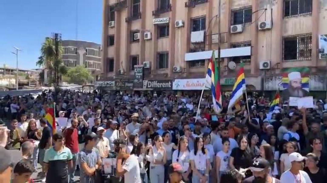 مظاهرة في السويداء وريفها تطالب بحق تقرير المصير