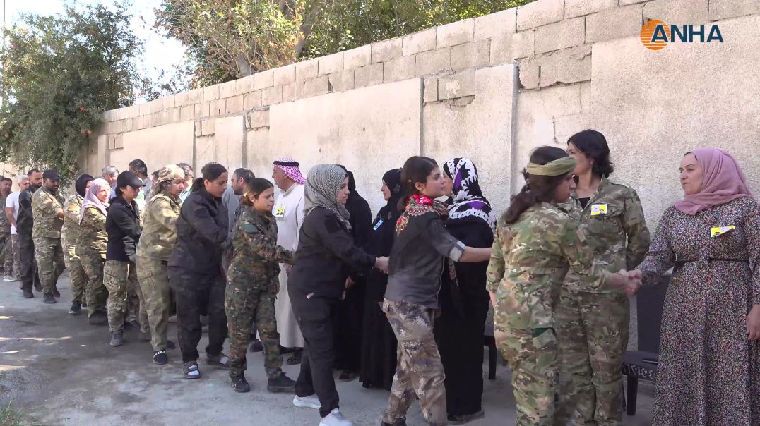 ⁣أهالي الرقة يقدّمون واجب العزاء لذوي أربعة شهداء في الرقة
