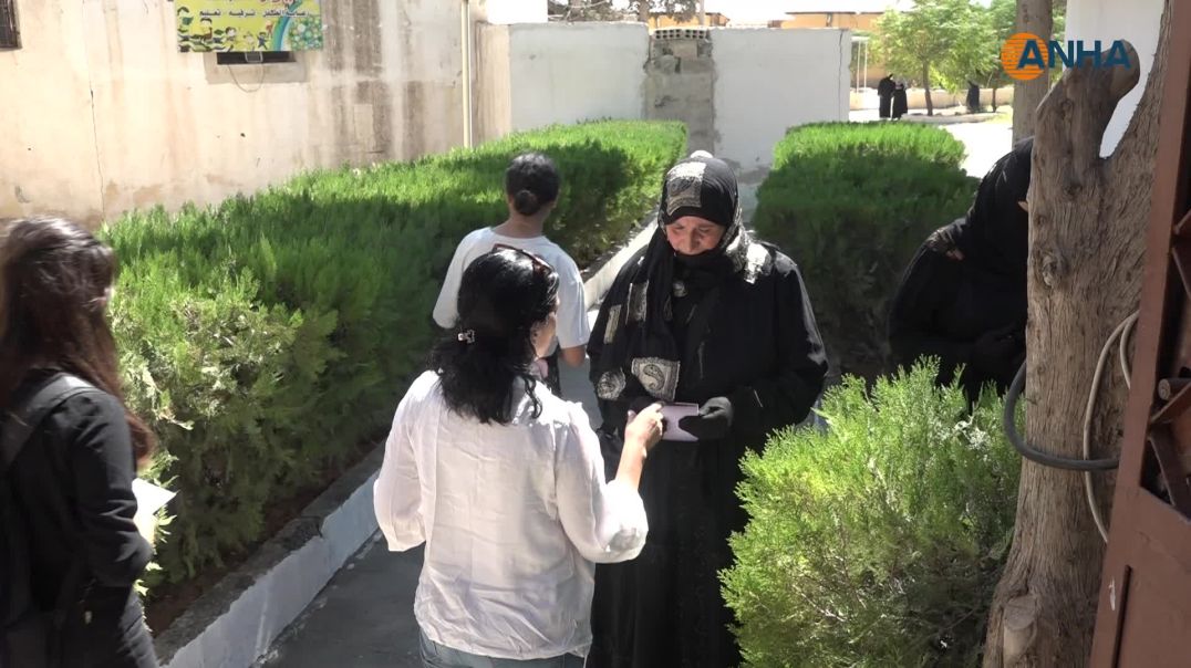 توزيع بروشور في الطبقة للمطالبة بحرية القائد عبد الله اوجلان