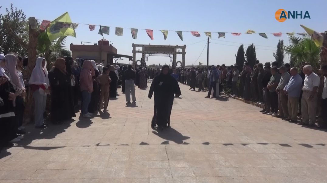 جثمان مقاتل من قسد يوارى الثرى في تل كوجر