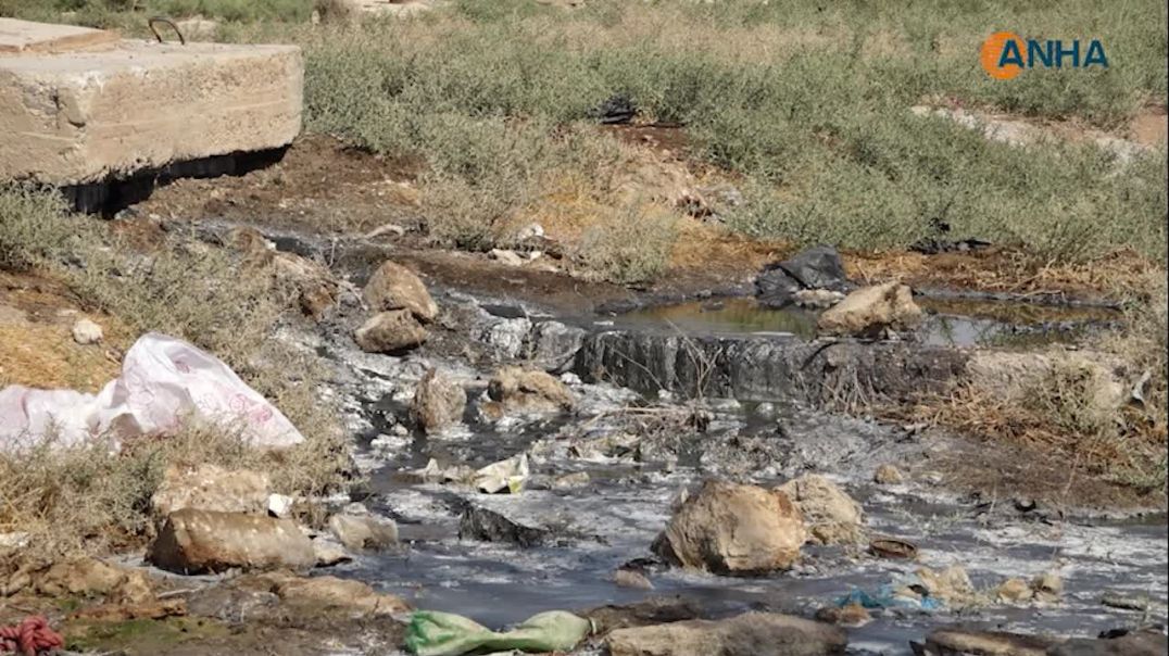 بلدية الشعب في الهول تواجه تحديات في صيانة شبكة صرف صحي بأحد الأحياء