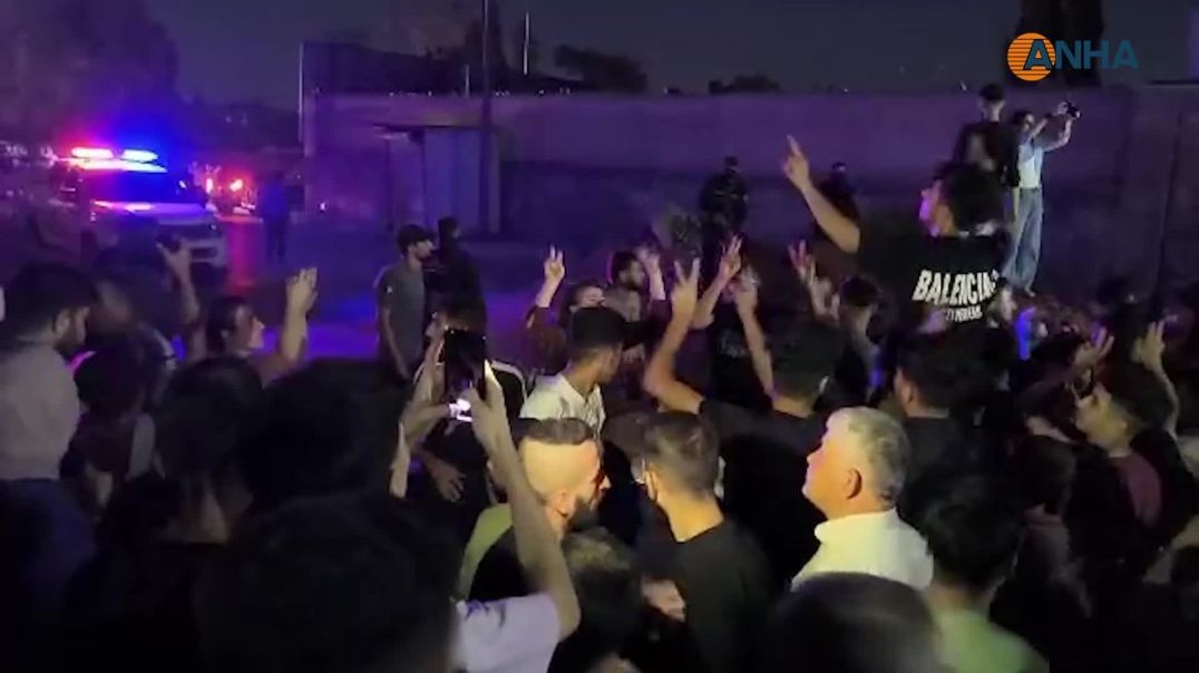 أهالي الشيخ مقصود والأشرفية يحتجون أمام الحواجز والسواتر على إغلاق الطرقات