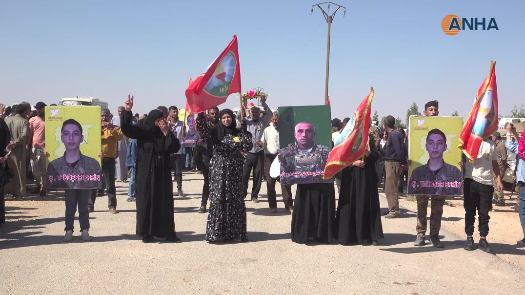⁣تشييع جثمان مقاتل من قسد ومراسم غيابية لآخر في الرقة
