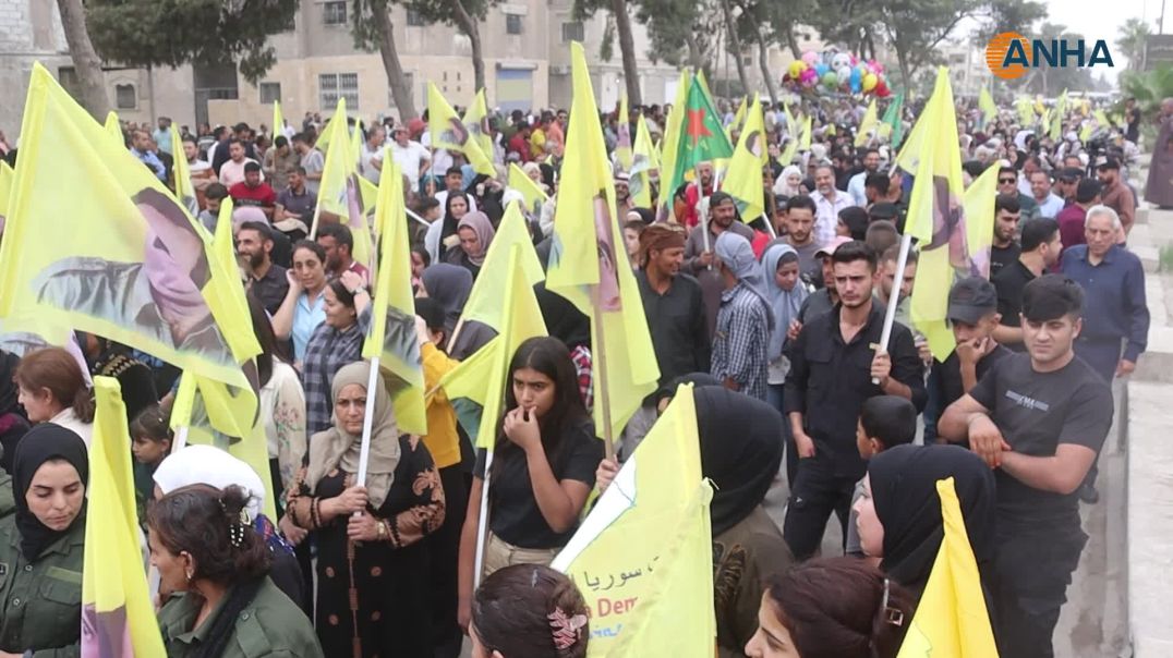 ⁣بسنويتها 27.. أهالي الطبقة والرقة ينددون بالمؤامرة الدولية ضد القائد عبد الله أوجلان - الرقة