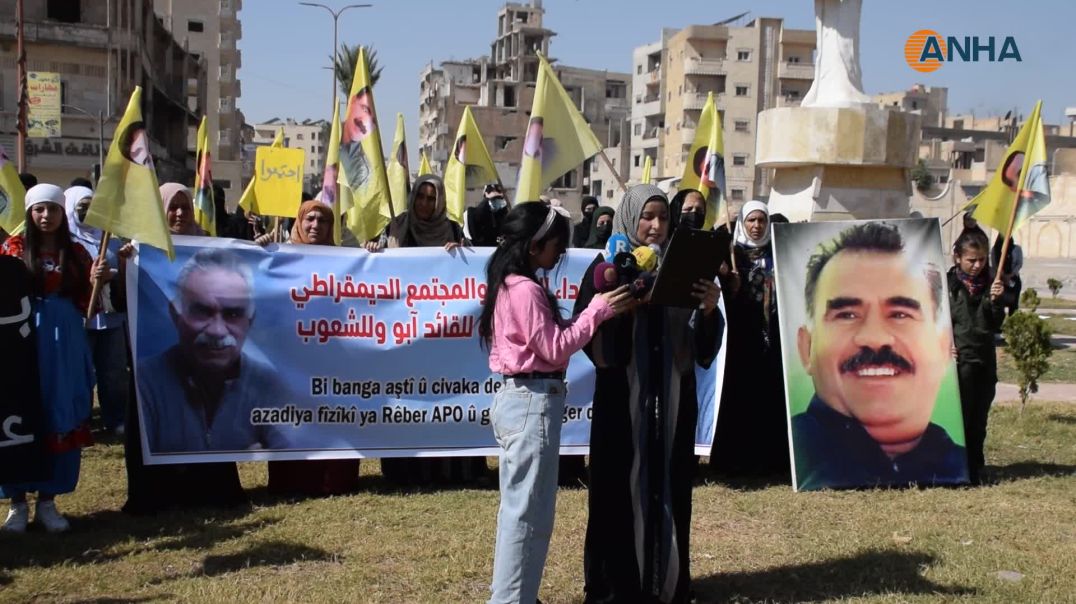 وقفة تضامنية للنساء في مقاطعة الرقة تطالب بحرية القائد الجسدية