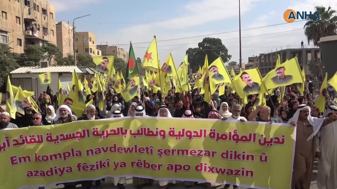 ⁣بسنويتها 27.. أهالي الطبقة والرقة ينددون بالمؤامرة الدولية ضد القائد عبد الله أوجلان - الطبقة