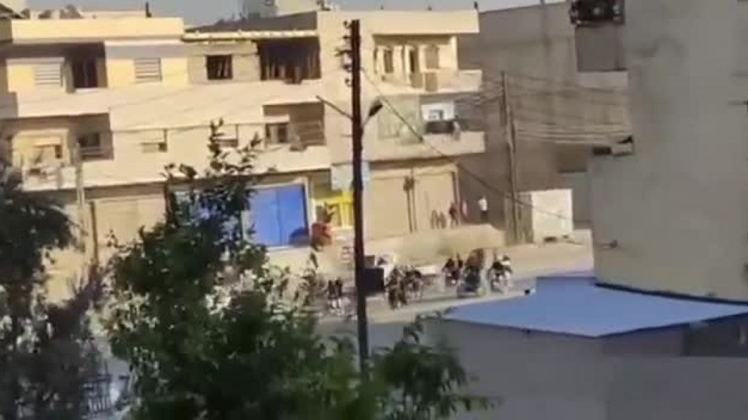 مقاطع صادمة توثق الهجوم على الأحياء المدنية في حمص