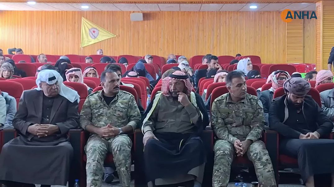 قوات الحماية الذاتية تجتمع مع الأهالي وعوائل الشهداء في مقاطعة دير الزور