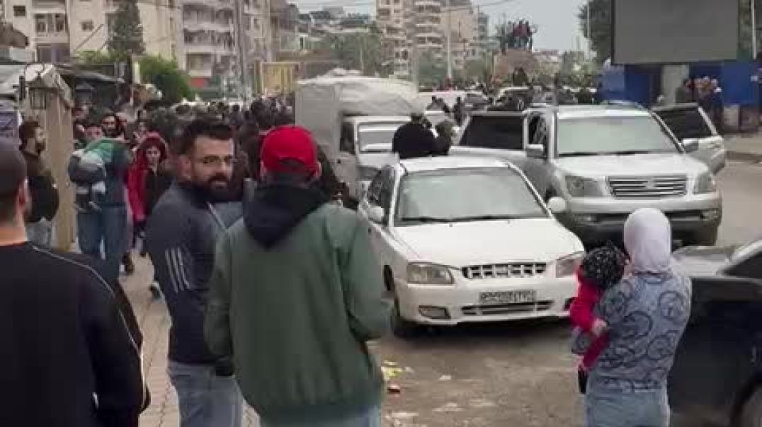 المحتجون في الساحل والداخل السوري يتعرضون لإطلاق نار