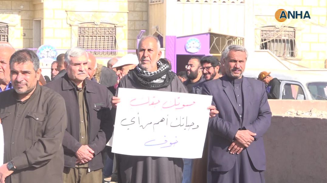 مئات الرجال في إقليم شمال وشرق سوريا يتظاهرون ضد العنف بحق المرأة-رقة