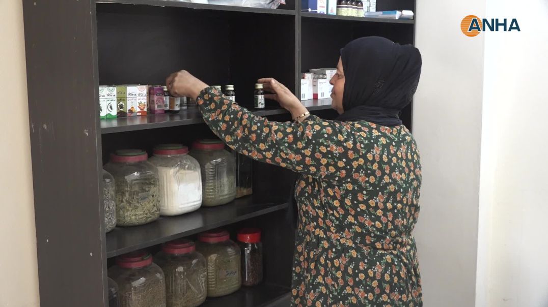 ⁣امرأة تحوّل الأعشاب إلى دواء.. ثلاثون عاماً في خدمة الناس