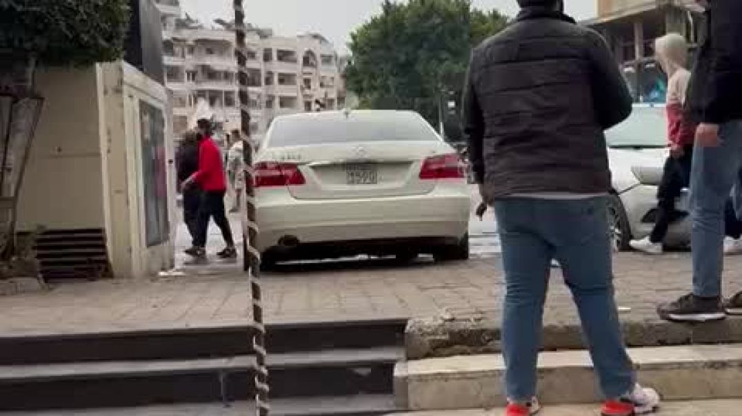 المحتجون في الساحل والداخل السوري يتعرضون لإطلاق نار