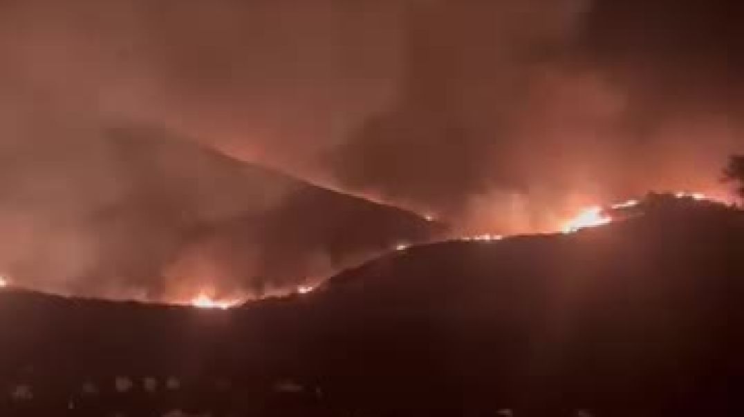 اندلاع حريق ضخم في ريف حمص الغربي