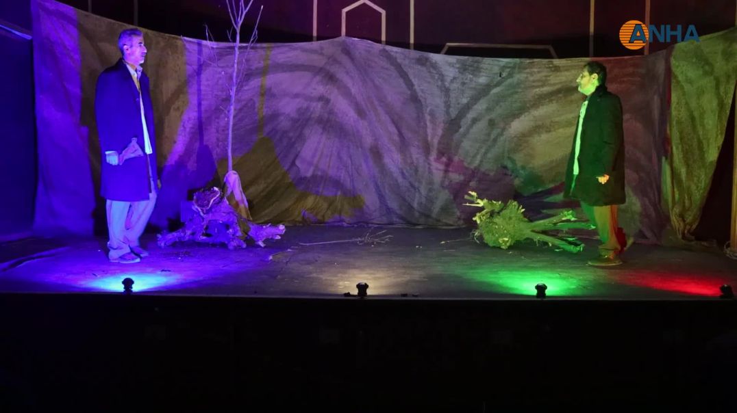 عرض مسرحية" الذي لا يأتي" في ديرك