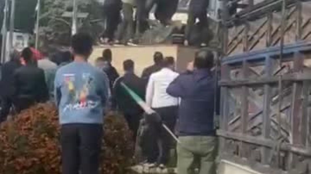 موالون للحكومة الانتقالية يحاولون إسقاط تمثال صالح العلي في طرطوس