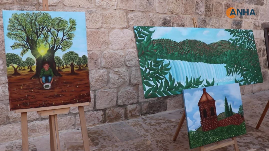 طلاب جامعة حلب يجسدون روح التلاحم خلال فعالية فنية أمام قلعة حلب