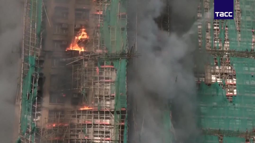 عشرات القتلى والمصابين في حريق ضخم يلتهم مجمعاً سكنياً بهونغ كونغ