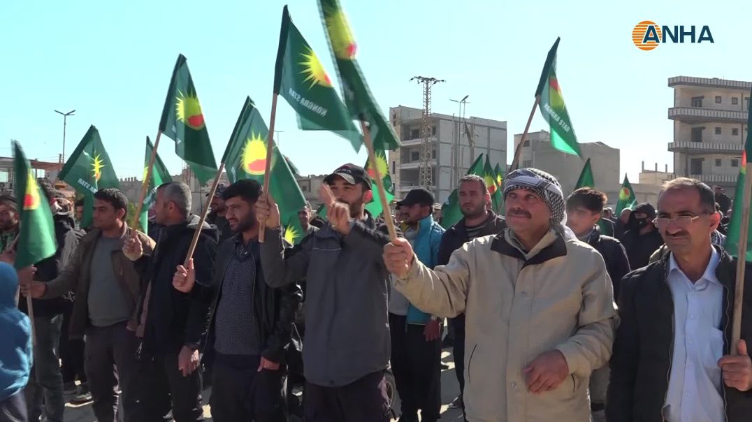 ⁣مئات الرجال في إقليم شمال وشرق سوريا يتظاهرون ضد العنف بحق المرأة-كوباني