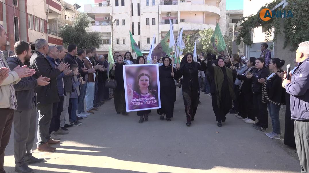 تقديم واجب العزاء لذوي شهيدة في كركي لكي