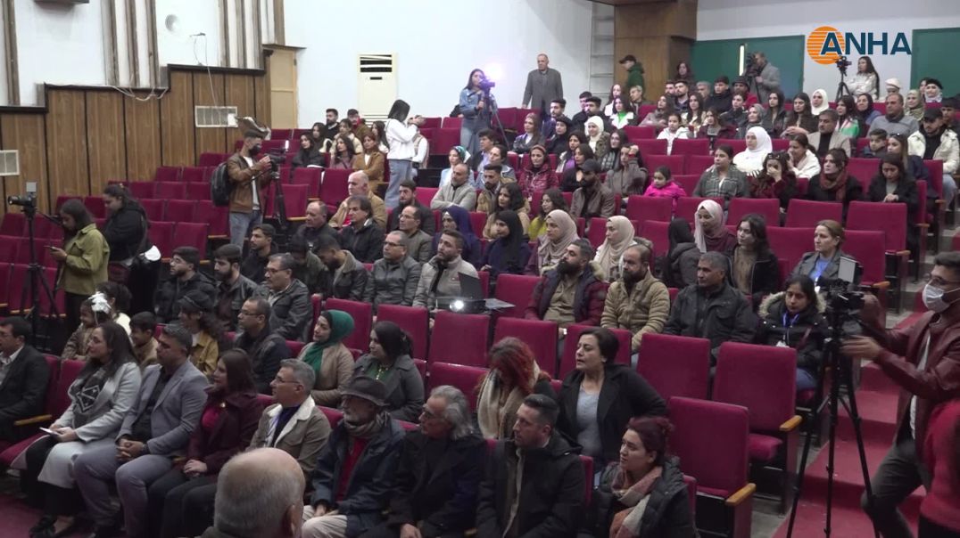 ⁣معرض تشكيلي يجمع فناني مقاطعة الجزيرة