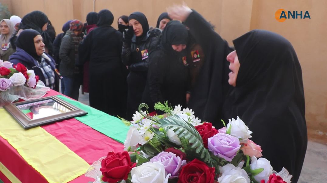 ⁣تشييع جثمان مواطنة استشهدت إثر قصف الحكومة الانتقالية بحلب