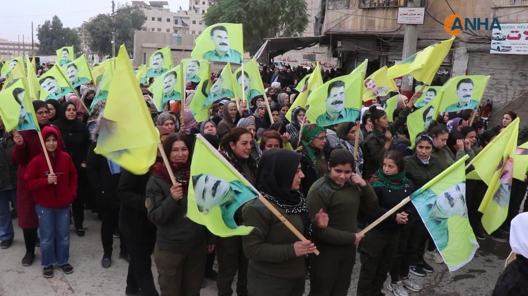 مسيرة في حلب تطالب برفع العزلة عن القائد وإطلاق سراحه