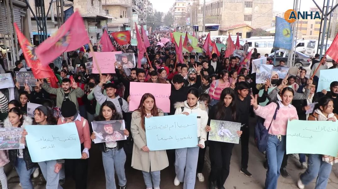 مظاهرة منددة بارتكاب المجازر بحق المكونات السورية في حلب